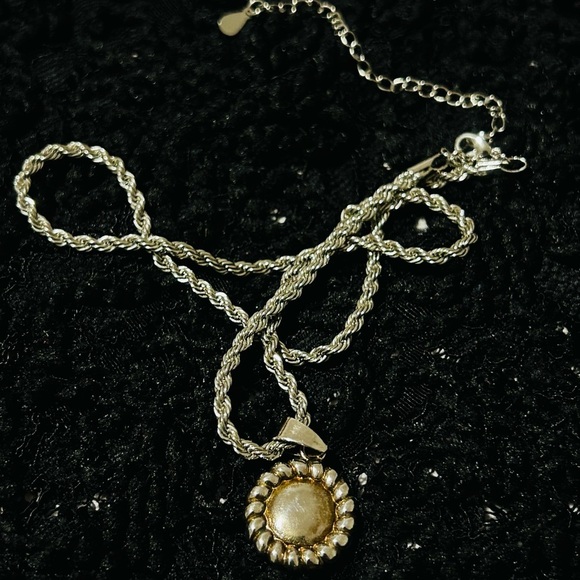 Silver intertwine Rope Chain Necklace with Pearl Pendant - Picture 4 of 4